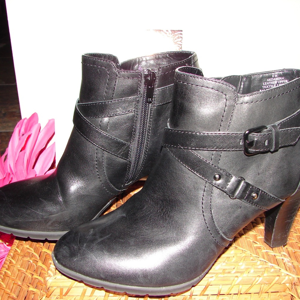 Anne Klein Women's Damina Black Bootie - Picture 2 of 4
